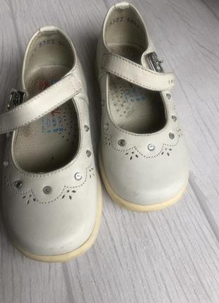 Детские белые туфли для девочки1 фото