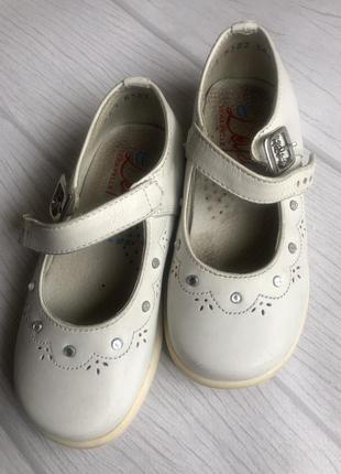 Детские белые туфли для девочки3 фото