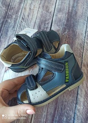 Босоніжки, сандалі сандалі