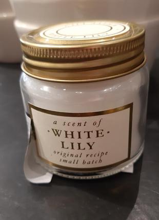Ароматическая свеча h&m home white lily