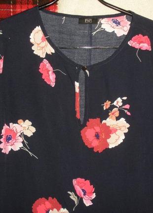 Лаконічна блузу блузка топ f&f віскоза короткий рукав квіти3 фото