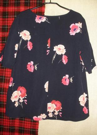 Лаконічна блузу блузка топ f&f віскоза короткий рукав квіти4 фото