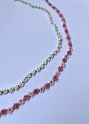 Чокер з бісеру з ромашками