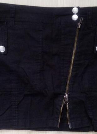 Джинсовая мини юбка (xs замеры) на молнии с кармашками1 фото