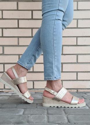 Женские босоножки bata оригинал. натуральная кожа.
