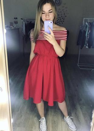 Сукня червона