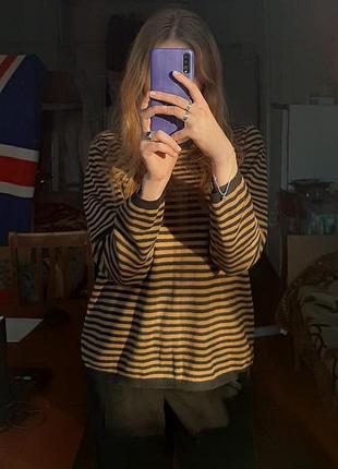 Полосатая кофта с длинными рукавами