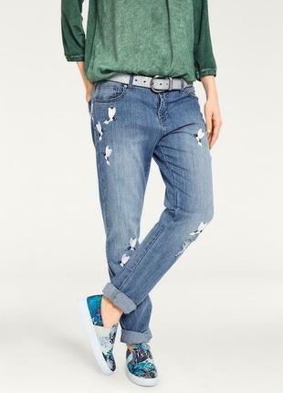 Продам модні бойфренди джинси з вишитим принтом хіт весни сезону 2024 фірма heine