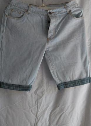 Светло-голубые фирменные  джинсовые шорты