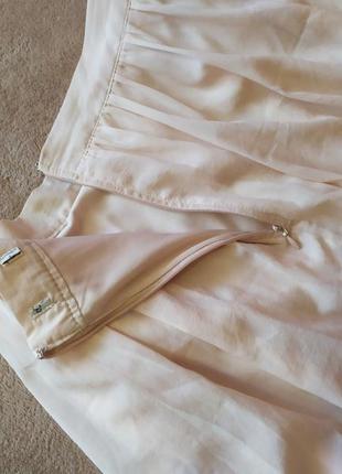 Нежная персиковая пышная шифоновая юбка с имитацией запаха сзади удлиненная4 фото