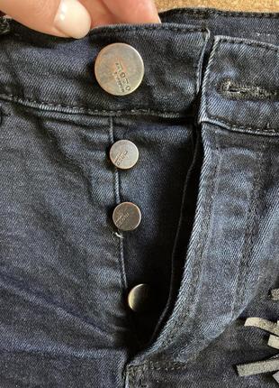 Короткі джинсові шорти з бахромою по боках5 фото