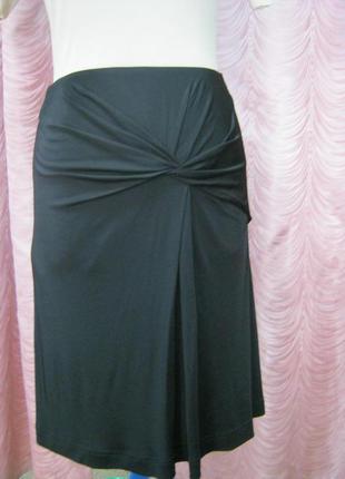 Супер чорна спідниця з важкого трикотажу.