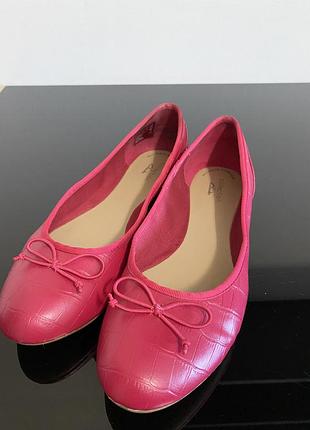 Балетки clarks кольору фуксія 38 розміру