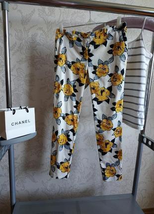 Вкороченні брюки в цвіточний принт від zara