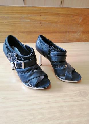 Босоніжки чорні на серебяном підборах, р 36