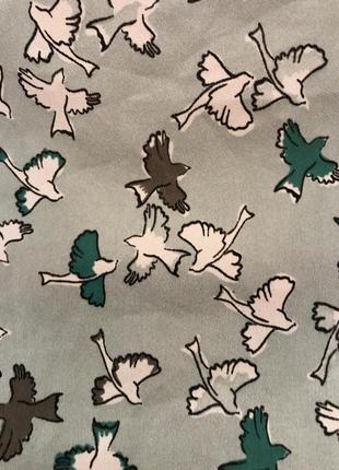 Очень красивая и стильная брендовая блузка в птичках 19.1 фото