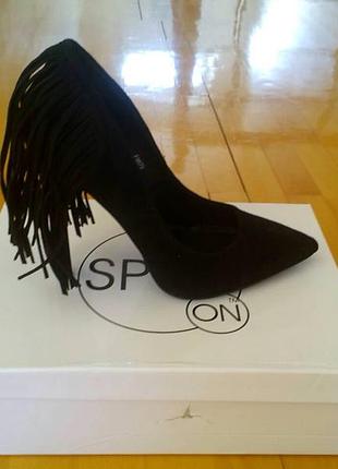 Туфлі з бахромою