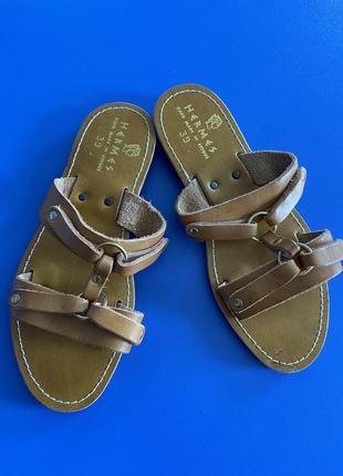 Шлёпанцы кожаные