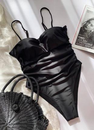 Сдельный чёрный купальник