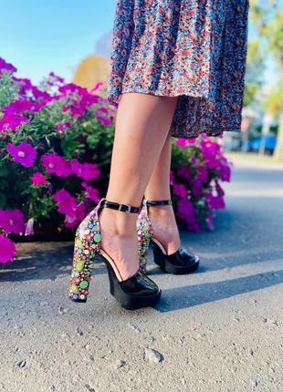 Босоножки женские kluchini 4831 чёрные (лето лак/ натуральный)