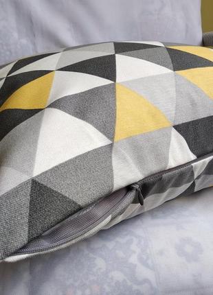 Декоративная наволочка 40*40 см серо жёлтые треугольники с плотной ткани 💦2 фото