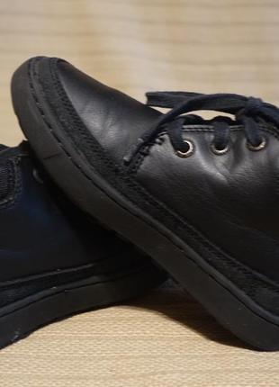 Об'єднані чорні фірмові снікерси skechers 27 1/2 р.