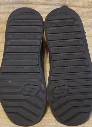 Об'єднані чорні фірмові снікерси skechers 27 1/2 р.