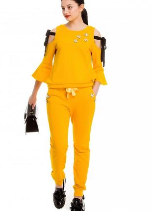 Яскравий прогулянковий костюм rosa shock