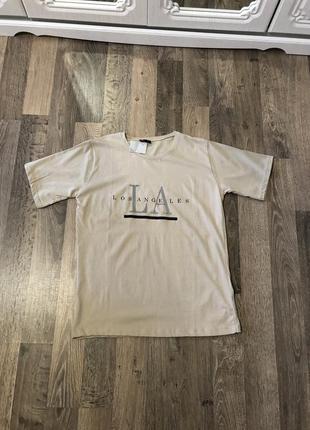 Бежевая юдовая футболка женская