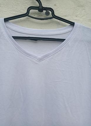 Котоновая базовая футболка с v образным вырезом 3хл7 фото