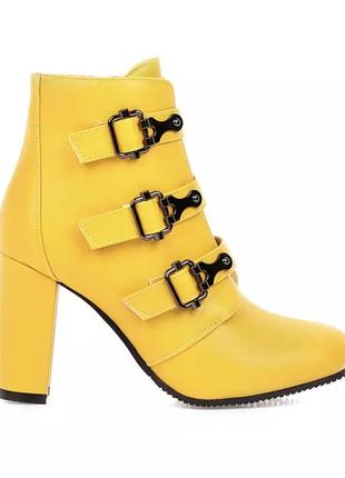 Желтые ботинки на каблуке эко кожа 🖤 обмен / ботильоны с пряжками на замке сапожки ботильоны5 фото