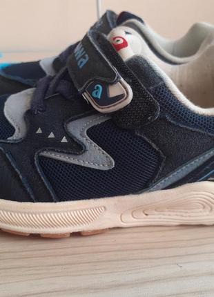 Кросівки 25 розміру