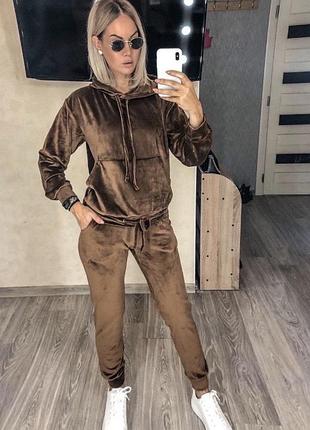 Велюровый костюм