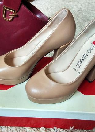 Шикарные туфли от известного бренда.