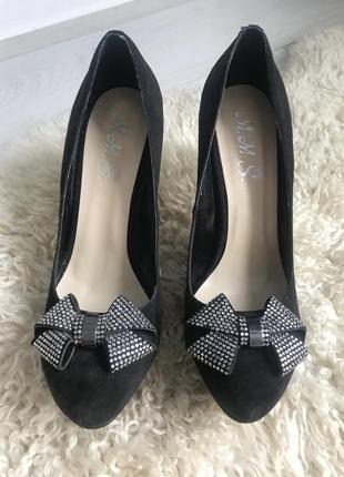 Шикарні туфлі зі стразами!