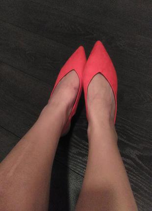 Красные балетки asos с заостренным носком и пряжками,красные сандалии2 фото