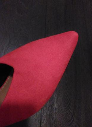 Красные балетки asos с заостренным носком и пряжками,красные сандалии4 фото