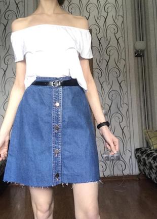 Джинсова трендова спідниця на гудзиках