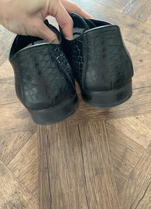 Черные кожанные туфли на шнурках, под кожу крокодила, размер 414 фото