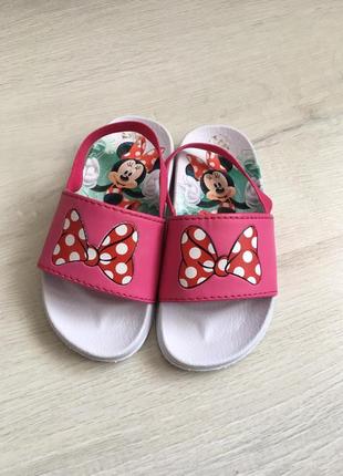 Шлёпанцы от disney размер 23.