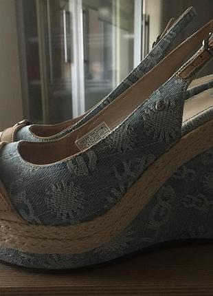 М'які зручні босоніжки на танкетці ugg