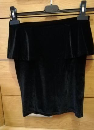 Чёрная бархатная юбка-карандаш с баской от stradivarius размер s