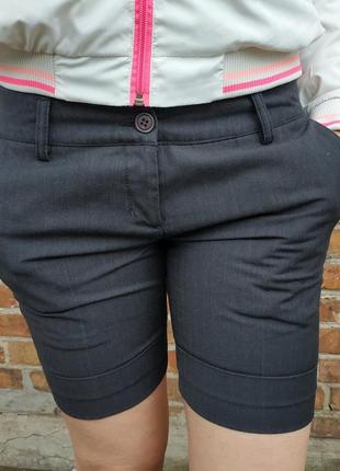 Чорні класичні італійські шорти в школу в офіс silvian-heach s-m