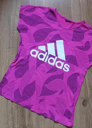 Стильная хлопковая футболка adidas linear print