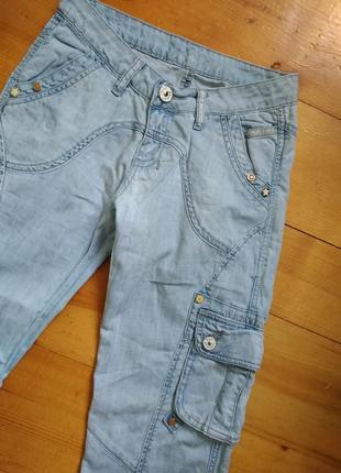 Гарні базові джинси декоровані накладними кишеньками2 фото