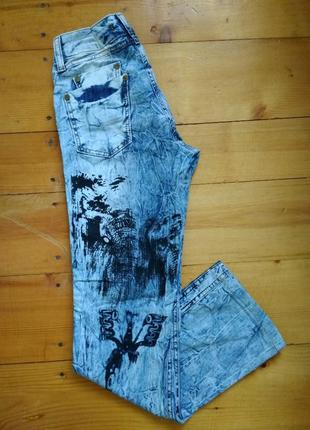 Стильные джинсы с классным анималистичным принтом1 фото