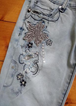 Гарні та якісні джинси з цікавим декором6 фото