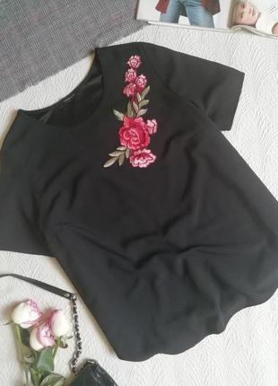 Черная блуза с аппликацией вышивки4 фото