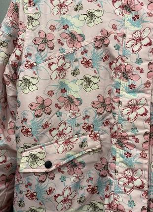 Розовая куртка/пуховик с цветочным принтом2 фото