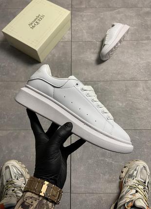 Кроссовки сникерсы alexander mcqueen triple white.2 фото